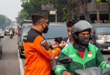 Peduli Dampak Karhutla, Dompet Dhuafa Riau Bagikan 1000 Masker di Kota Pekanbaru